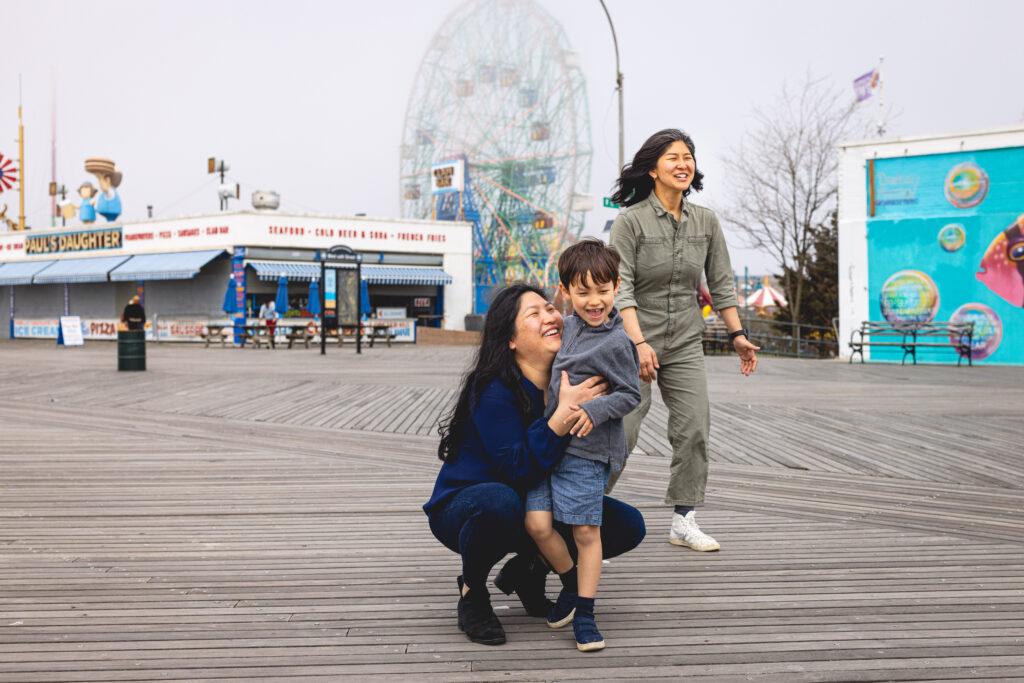 documentary family photography session at the beach